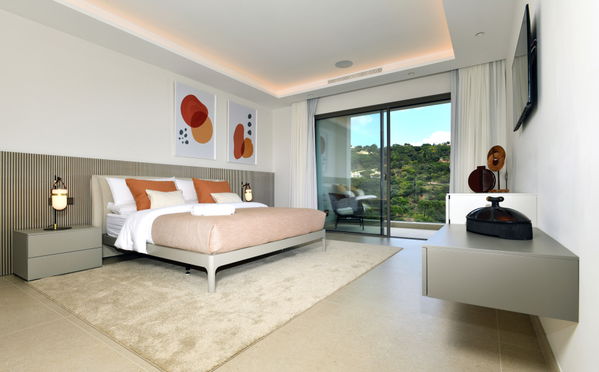 A luxury retreat in the mountains of Benahavís with sea views