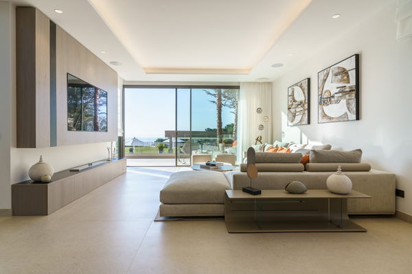 A luxury retreat in the mountains of Benahavís with sea views