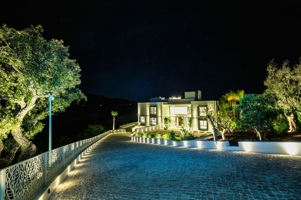 A luxury retreat in the mountains of Benahavís with sea views