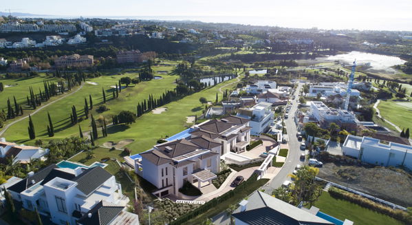 Project for front line golf villas in the surroundings of the Villa Padierna Hotel, Los Flamingos Golf, Benahavis