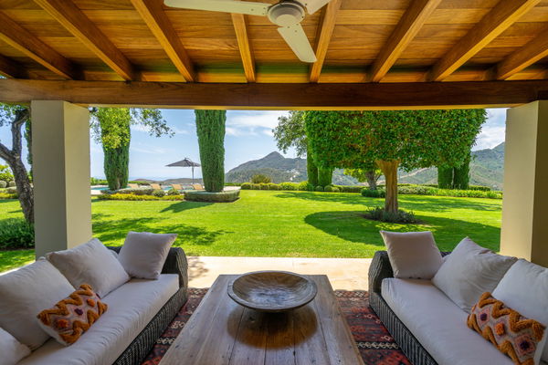Huge family home in privileged residential area of La Zagaleta, Benahavis
