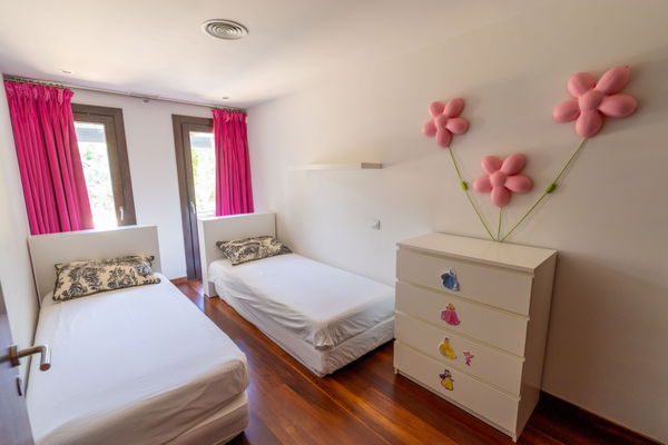Huge family home in privileged residential area of La Zagaleta, Benahavis
