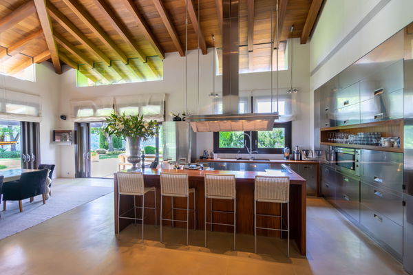 Huge family home in privileged residential area of La Zagaleta, Benahavis