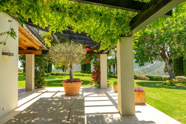 Huge family home in privileged residential area of La Zagaleta, Benahavis