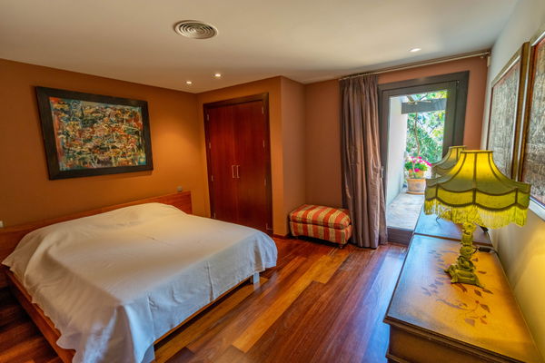 Huge family home in privileged residential area of La Zagaleta, Benahavis