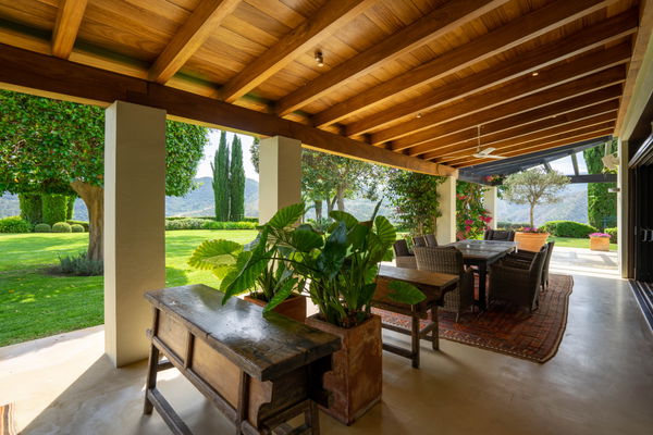 Huge family home in privileged residential area of La Zagaleta, Benahavis