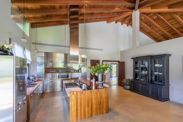 Huge family home in privileged residential area of La Zagaleta, Benahavis