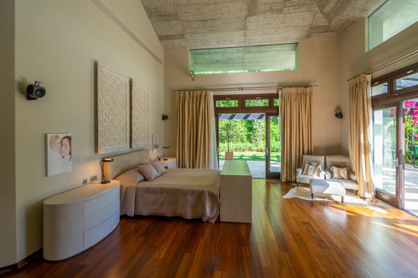 Huge family home in privileged residential area of La Zagaleta, Benahavis