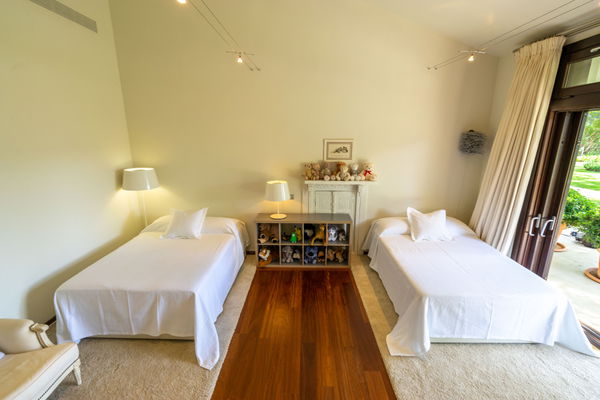Huge family home in privileged residential area of La Zagaleta, Benahavis