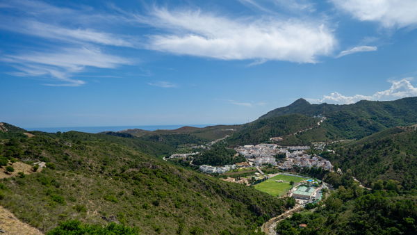 Huge family home in privileged residential area of La Zagaleta, Benahavis