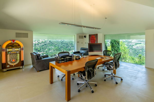 Huge family home in privileged residential area of La Zagaleta, Benahavis