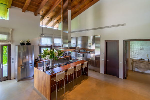 Huge family home in privileged residential area of La Zagaleta, Benahavis