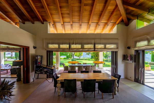Huge family home in privileged residential area of La Zagaleta, Benahavis
