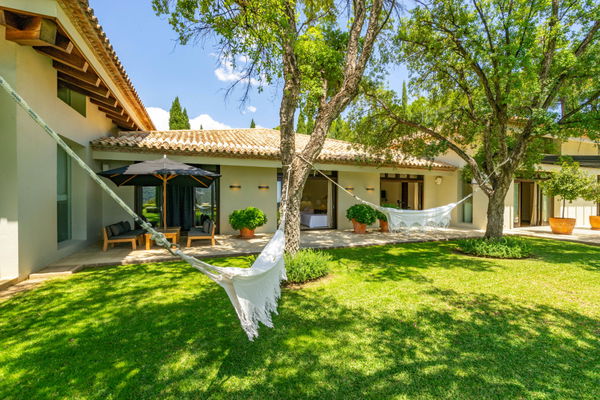 Huge family home in privileged residential area of La Zagaleta, Benahavis
