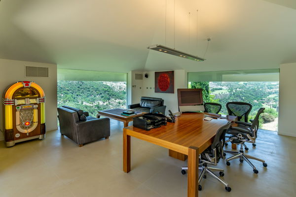 Huge family home in privileged residential area of La Zagaleta, Benahavis