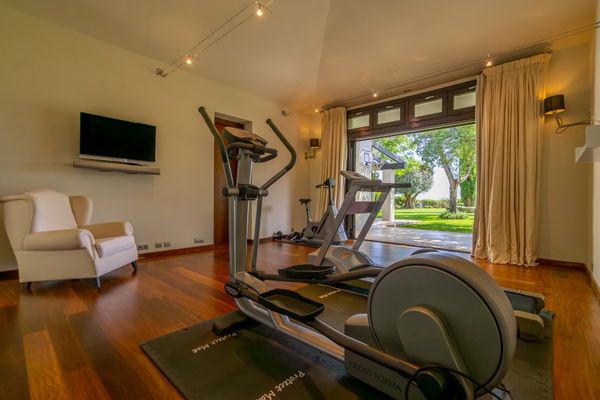 Huge family home in privileged residential area of La Zagaleta, Benahavis
