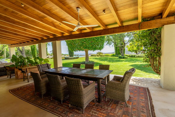 Huge family home in privileged residential area of La Zagaleta, Benahavis