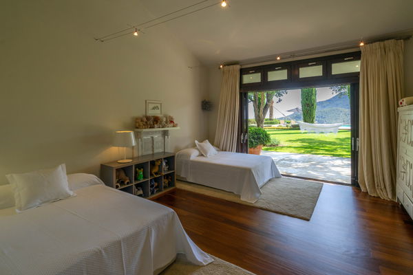 Huge family home in privileged residential area of La Zagaleta, Benahavis