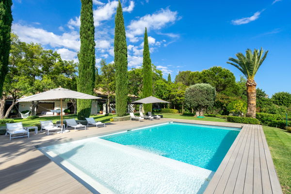 Huge family home in privileged residential area of La Zagaleta, Benahavis