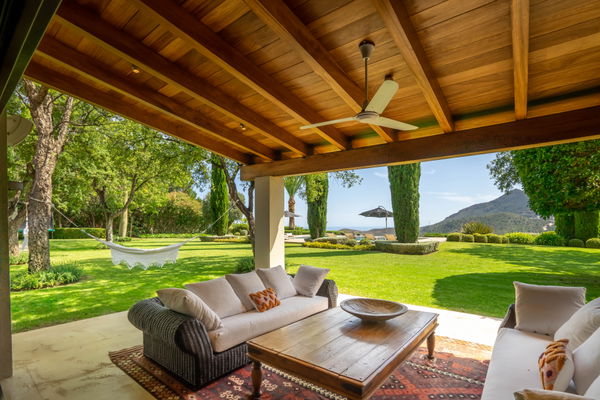 Huge family home in privileged residential area of La Zagaleta, Benahavis