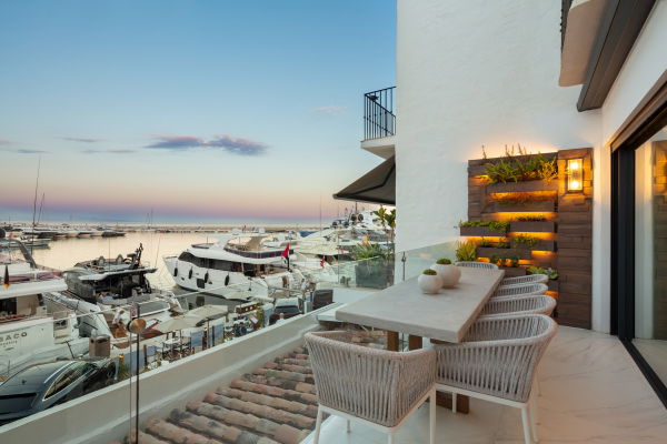 Newly renovated modern apartment on the front line of Puerto Banus, Marbella