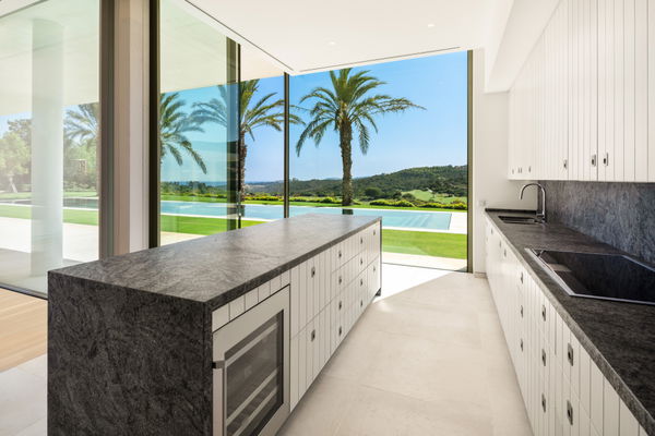 Luxury villa next to golf course in Finca Cortesín