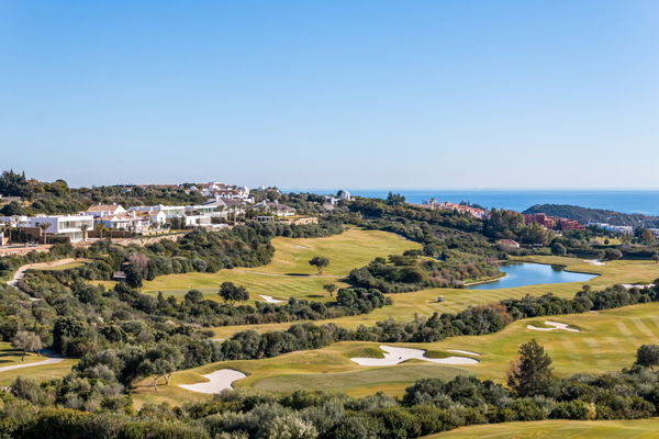 Luxury villa next to golf course in Finca Cortesín