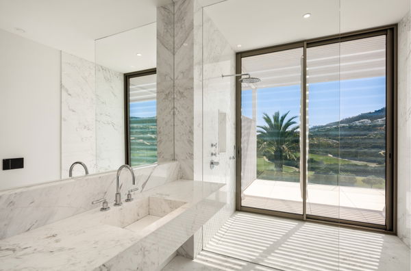 Luxury villa next to golf course in Finca Cortesín