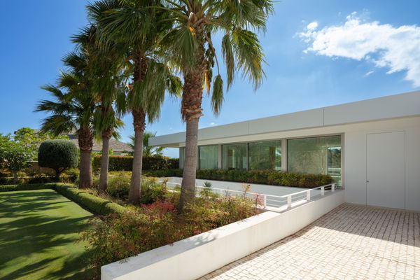 Contemporary villa next to the golf course, Finca Cortesín