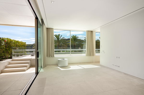 Contemporary villa next to the golf course, Finca Cortesín