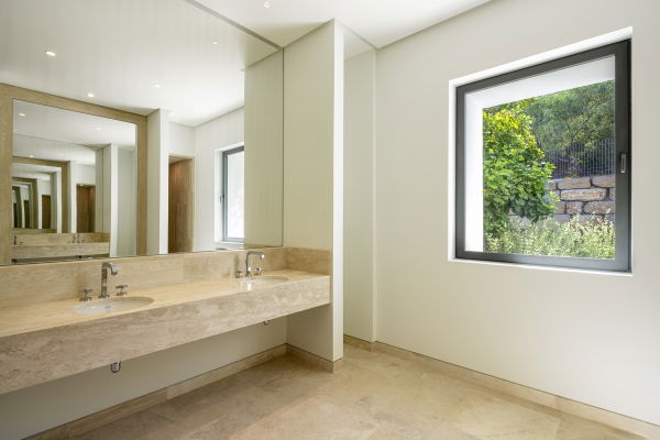 Spectacular villa next to the Casares golf course
