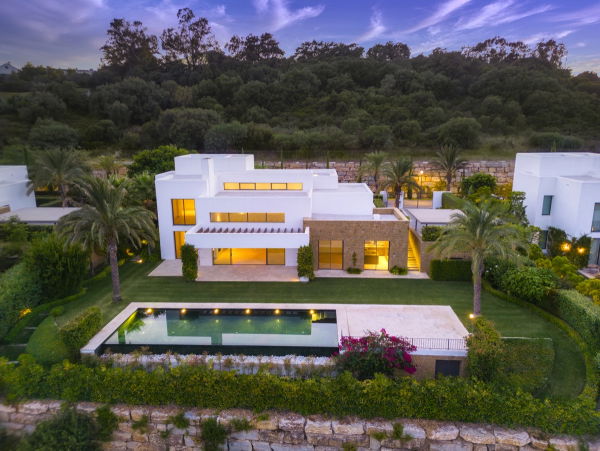 Spectacular villa next to the Casares golf course