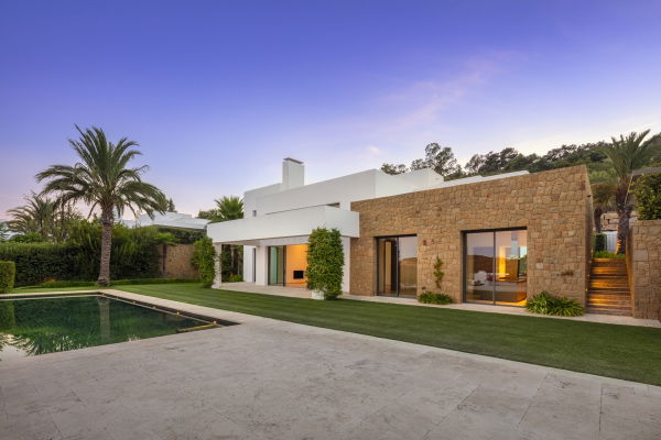 Spectacular villa next to the Casares golf course