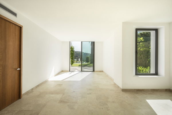 Spectacular villa next to the Casares golf course
