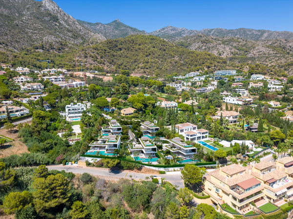Villa off plan in Cascada de Camoján, Golden Mile, Marbella