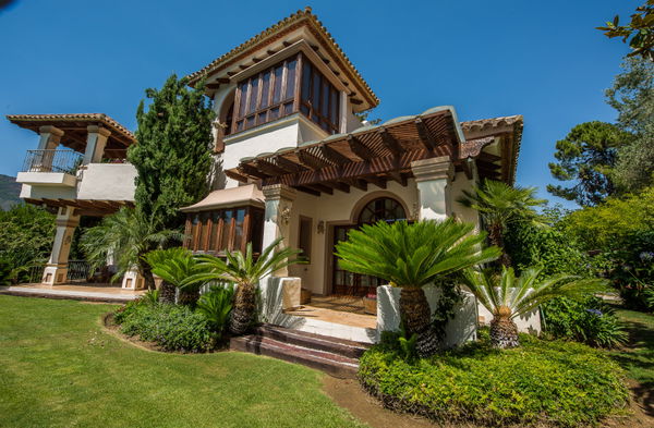 Classic beauty and comfort in a villa in the mountains of La Zagaleta, Benahavis