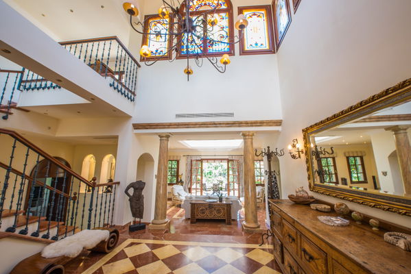 Classic beauty and comfort in a villa in the mountains of La Zagaleta, Benahavis