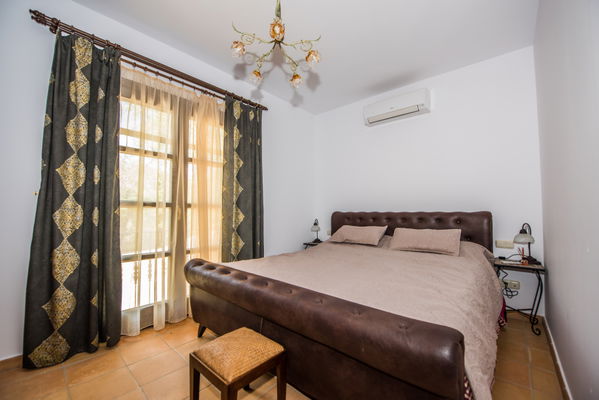 Classic beauty and comfort in a villa in the mountains of La Zagaleta, Benahavis