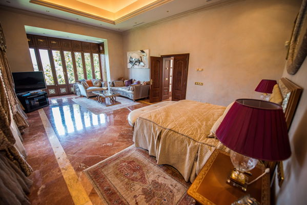 Classic beauty and comfort in a villa in the mountains of La Zagaleta, Benahavis