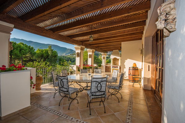 Classic beauty and comfort in a villa in the mountains of La Zagaleta, Benahavis