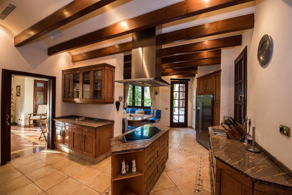 Classic beauty and comfort in a villa in the mountains of La Zagaleta, Benahavis