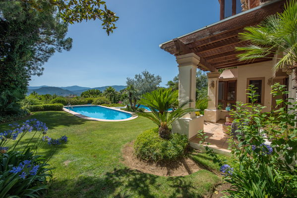 Classic beauty and comfort in a villa in the mountains of La Zagaleta, Benahavis
