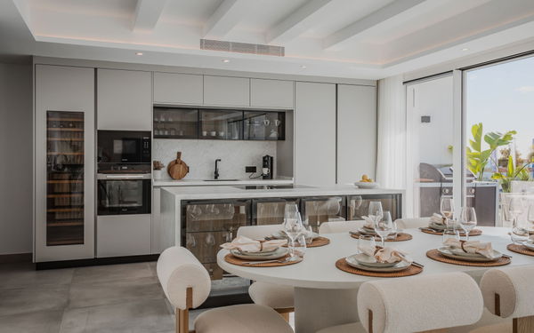 State-of-the-art refurbished duplex penthouse with spectacular panoramic views of Puerto Banús