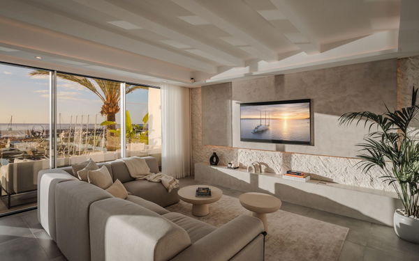 State-of-the-art refurbished duplex penthouse with spectacular panoramic views of Puerto Banús