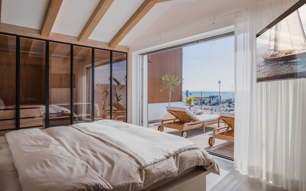 State-of-the-art refurbished duplex penthouse with spectacular panoramic views of Puerto Banús