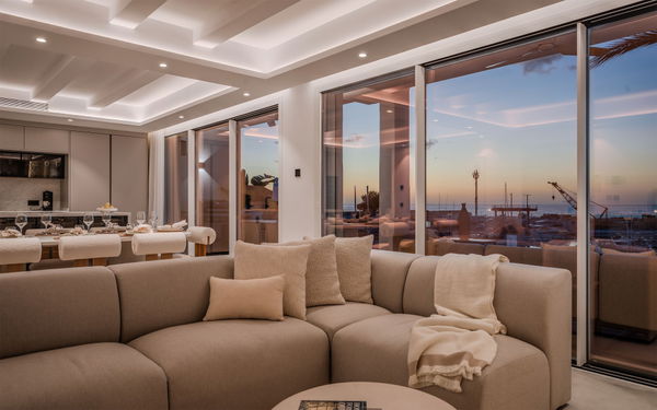 State-of-the-art refurbished duplex penthouse with spectacular panoramic views of Puerto Banús