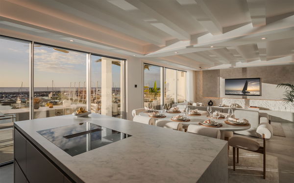 State-of-the-art refurbished duplex penthouse with spectacular panoramic views of Puerto Banús