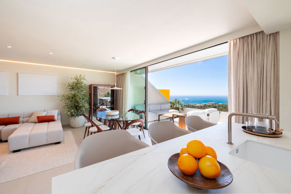 Bright penthouse with sea views in El Higuerón