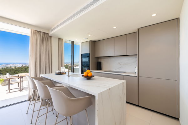 Bright penthouse with sea views in El Higuerón