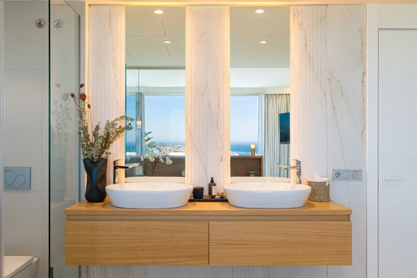 Bright penthouse with sea views in El Higuerón